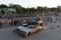 В Харькове на соревнованиях внедорожников раздавили два "Москвича"