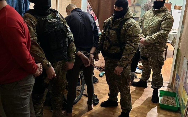 У Дніпрі затримали підлітків за підозрою у вбивстві безпритульної