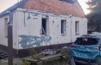Російський ударний безпілотник влучив по житловому сектору в Харкові