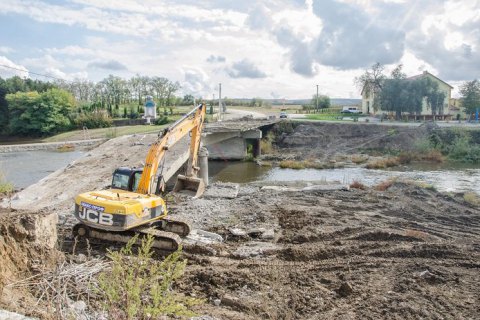 На Тернопільщині почали капремонт моста через Серет, який обвалився в лютому минулого року
