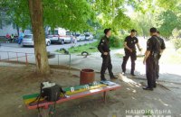 У Києві на проспекті Правди чоловік влаштував стрілянину на дитячому майданчику