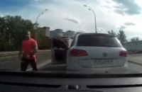Мужчине, который в Киеве ударил битой по голове водителя, объявили о подозрении