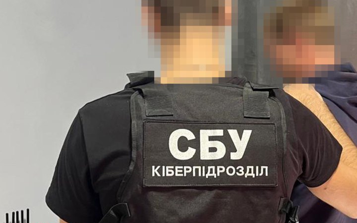 Співробітники СБУ викрили мережу ботоферм, які зламували телефони військових ЗСУ