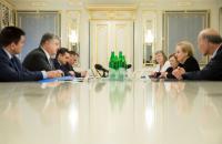 ​Олбрайт высказалась за предоставление Украине оборонительного оружия