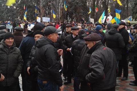 Жители Кривого Рога развернули митинг у Рады
