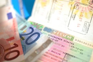 Чехия решила выдавать украинцам многоразовые шенгенские визы