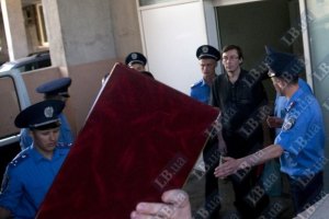 Милиция не пускает журналистов на суд над Луценко