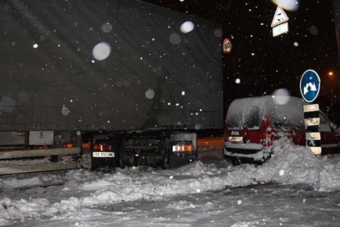 В Запорожской области и Днепре из-за непогоды ограничено движение фур