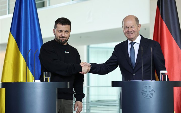 Зеленський подякував Шольцу за пакет військової допомоги