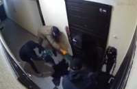 Подбрасывали внутренности и унижали: на Киевщине задержали молодых людей, которые угрожали адвокату 