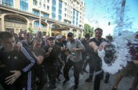 В Васильков на выборы приехали "журналисты" в спортивных костюмах