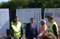 Гройсман розповів, коли українські дороги виведуть зі "стану коми"