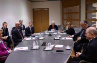 Західні лідери намагаються "завербувати" Орбана та залучити до своєї "політичної сім'ї", – Bloomberg