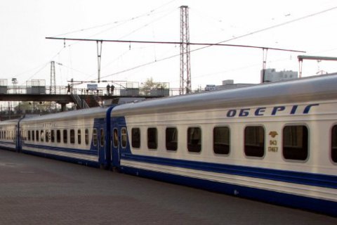Локомотив фірмового потяга Київ - Харків загорівся на ходу