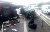 В Ровенской области в ДТП грузовика, маршрутки и легковушки перекрыта трасса Киев-Чоп