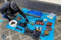 У центрі Києва знайшли схрон із боєприпасами та зброєю