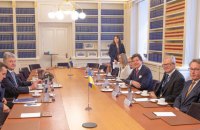 Порошенко у Стокгольмі обговорив постачання зброї, санкції проти Росії і членство України в ЄС