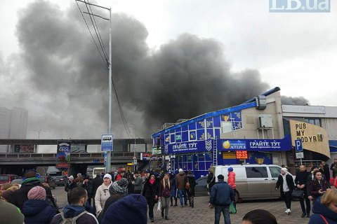 Кличко поручил проверить киоски возле метро и остановок из-за пожара на "Левобережной"