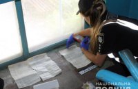 ​В Покровске полиция нашла в подъезде жилого дома несколько заполненных бюллетеней 