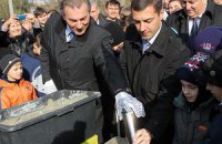 Легендарный хоккеист Владислав Третьяк заложил фундамент нового Ледового дворца в Сумах