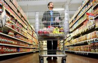 В черновицком супермаркете человек купил продукты, переклеив на них штрих-коды дешевых товаров