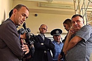 Яценюку с коллегами удалось попасть к Тимошенко