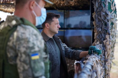 Зеленский поздравил украинских волонтеров с их праздником