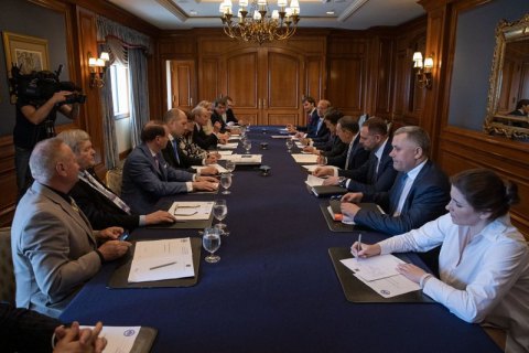 На встрече с диаспорой в Торонто Зеленский пообещал защищать украинский язык