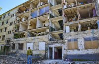 Російська ракета влучила в шестиповерхівку в Харкові 