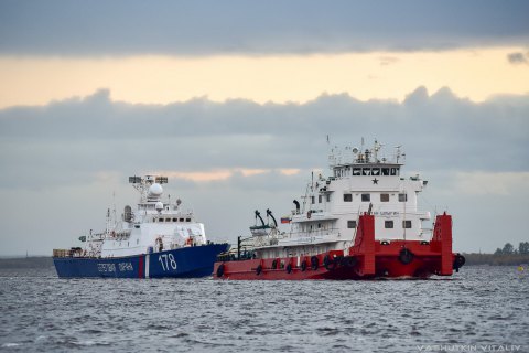 Россия перебросила в Азовское море два военных корабля 
