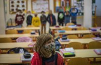 Образовательный омбудсмен назвал незаконным недопуск к работе невакцинированных педагогов 