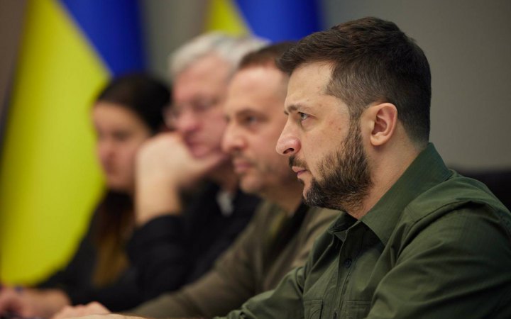 Зеленский стремится через диалог восстановить контроль над государством, включая Крым и отбросить войска РФ на позиции до 24.02