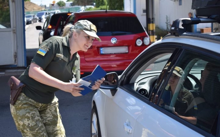 У ЦПД спростували основні фейки про виїзд за кордон на автомобілі