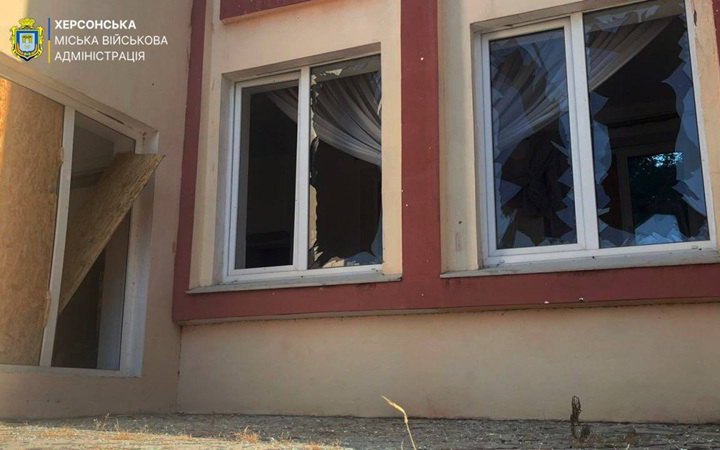 Росіяни обстріляли дитсадок і школу в Херсоні