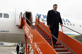 Если самолет не летит на Волынь, он летит в Донецк - на футбол