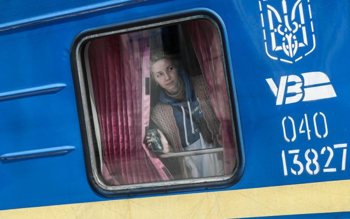 Попри нічні обстріли, евакуація з Донбасу триває за графіком, - Укрзалізниця