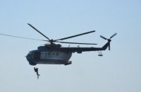 Морские пограничники и ВМС отработали беспарашутное десантирование в Азовском море 