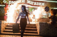 Активистке Femen, ​подозреваемой в поджоге трамвайчика у магазина Roshen, присудили домашний арест