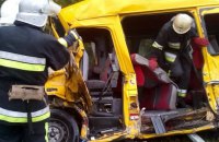 В Каменец-Подольском районе микроавтобус столкнулся с грузовиком, есть жертвы