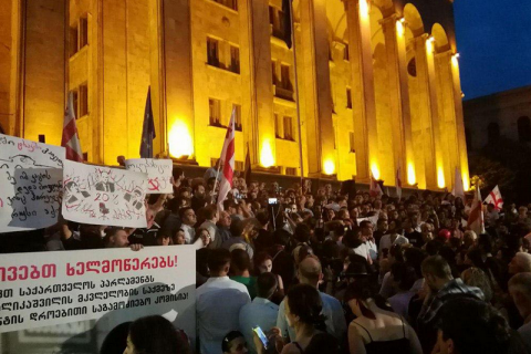 Глава МВД Грузии отказался идти в отставку до конца расследования беспорядков в Тбилиси