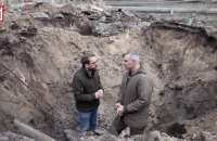  Кличко дав інтерв’ю німецькому виданню з кратера, який утворився від удару російської ракети "Кинджал"   