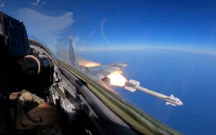 Одну из ракет, направленную на гражданский объект в Хмельницкой области, сбили с украинского истребителя