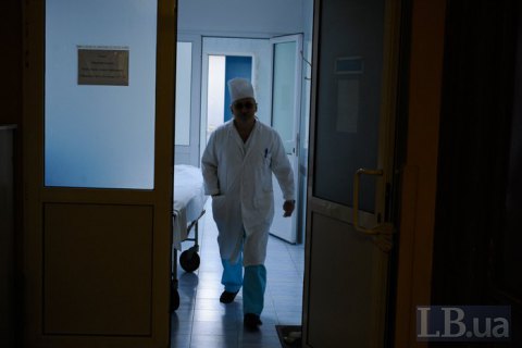 В Житомирской области 6-летняя девочка выстрелила из пневматической винтовки в 10-летнюю подругу