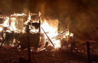 На Київщині згорів дерев’яний будинок, загинув чоловік