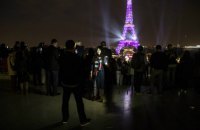 Промені Ейфелевої вежі згаснуть до 10 жовтня