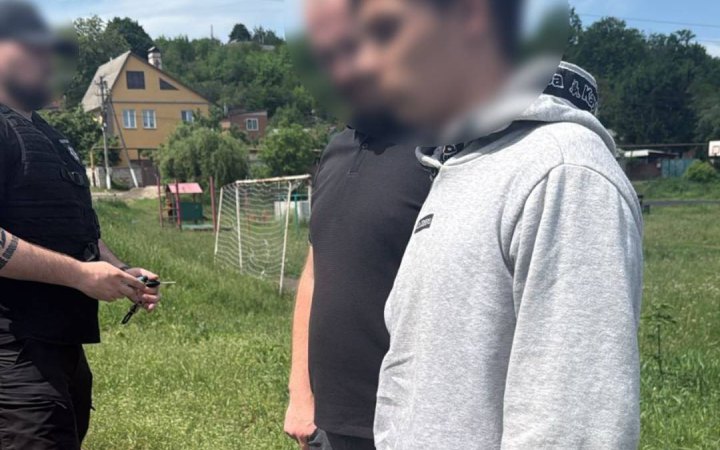 На Харківщині чоловіка підозрюють у виготовленні та розповсюдженні дитячої порнографії