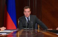 На дачу премьера России Медведева специально завезли снег – Навальный