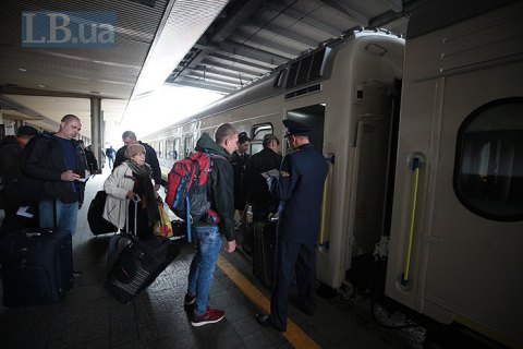 УЗ приостановит возврат билетов по интернету из-за спекулянтов