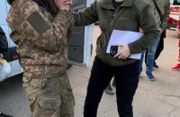 Верещук показала фото зустрічі з визволеними із полону військовими та мирними людьми