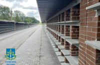 Під час будівництва колумбарної стіни на Лісовому кладовищі в Києві привласнили 900 тисяч грн